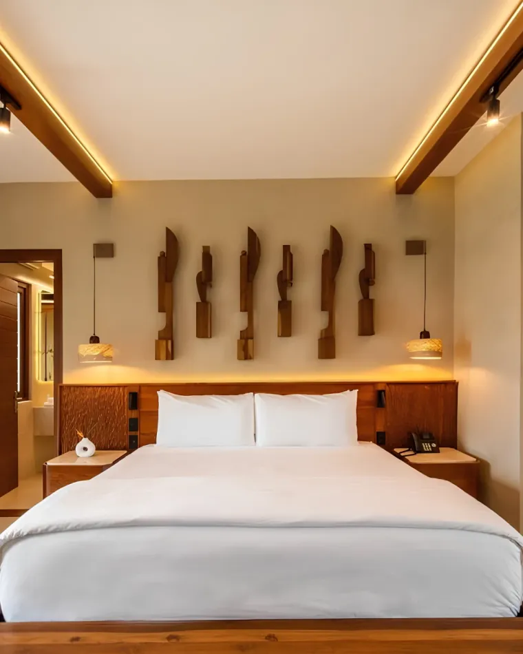 Habitación remodelada del hotel Las Verandas, con cabecera de madera