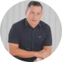Retrato de Alex Villeda, CEO de Grupo WCS Soluciones
